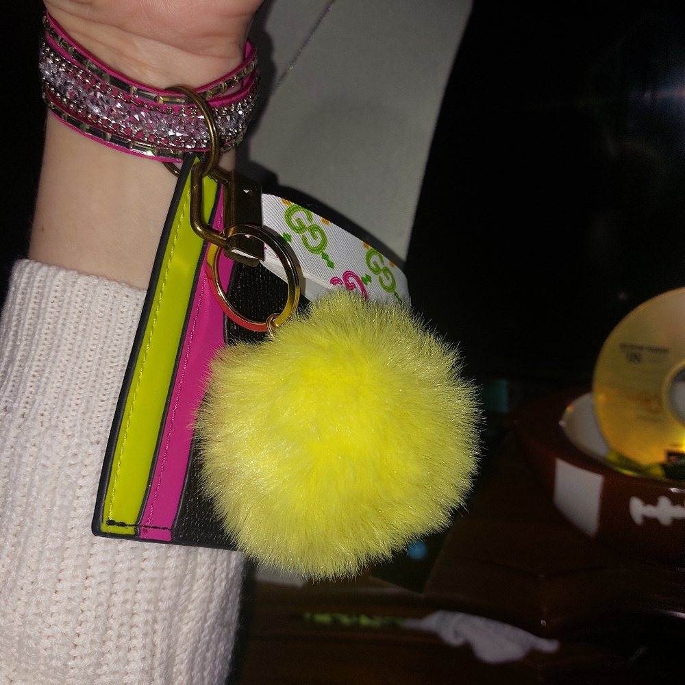 Beautiful Cardholder Keychain - Picture 5 of 5